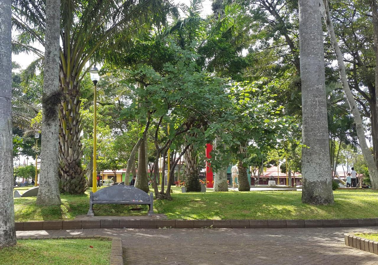 Vida Tropical Bed and Breakfast Alajuela Exterior foto